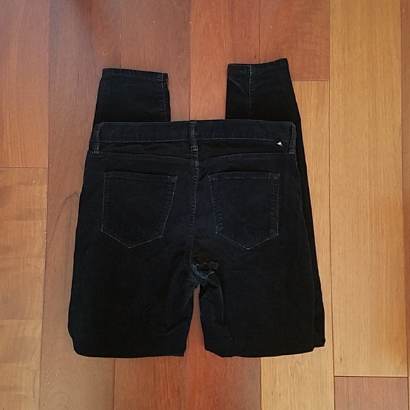 🎉HP🎉Tommy Hilfiger Greenwich Skinny Black corduroy skinny jeans. Size 4. - Picture 2 of 5